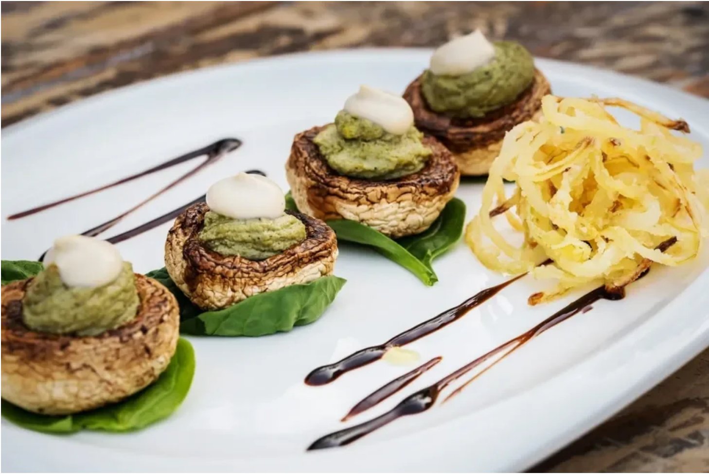 Gefüllte Champignons mit Pesto – pflanzenbasierte Küche