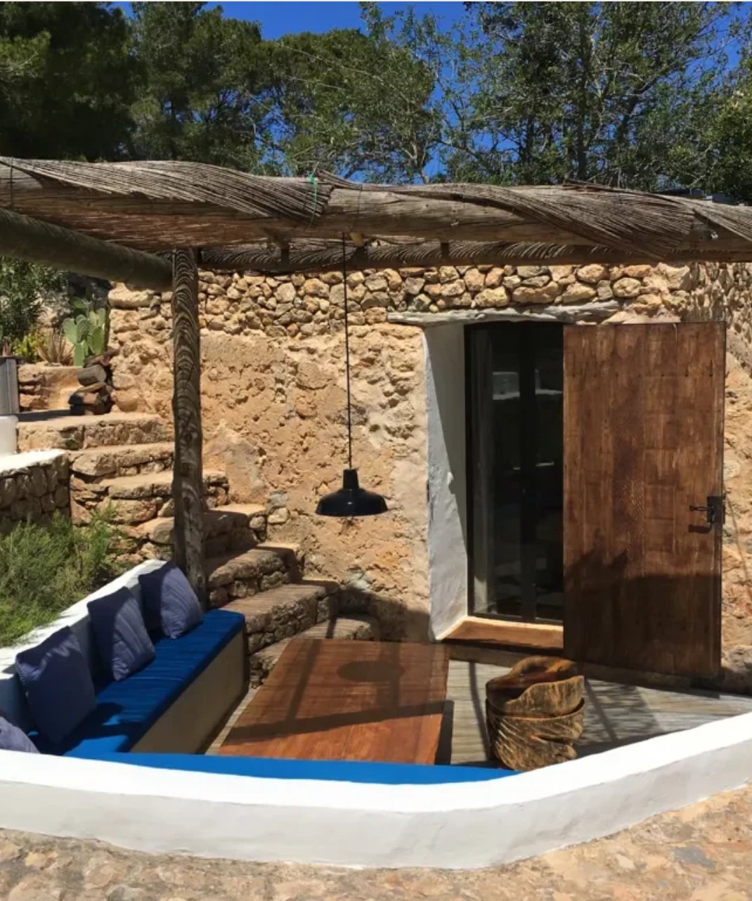 Steinvilla mit Terrasse und Naturdach auf Ibiza